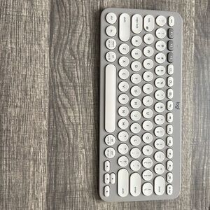 Like New!
K380 Multi-Device Bluetooth Keyboard